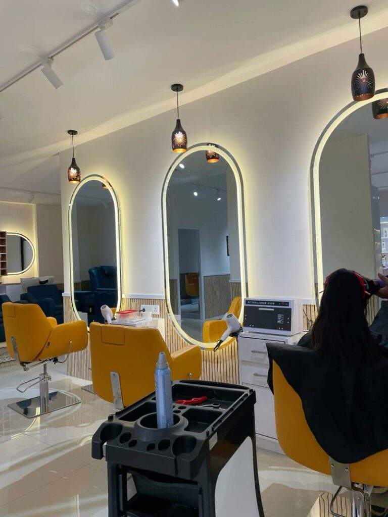 آینه آرایشگاه چه نوع آینه ای است