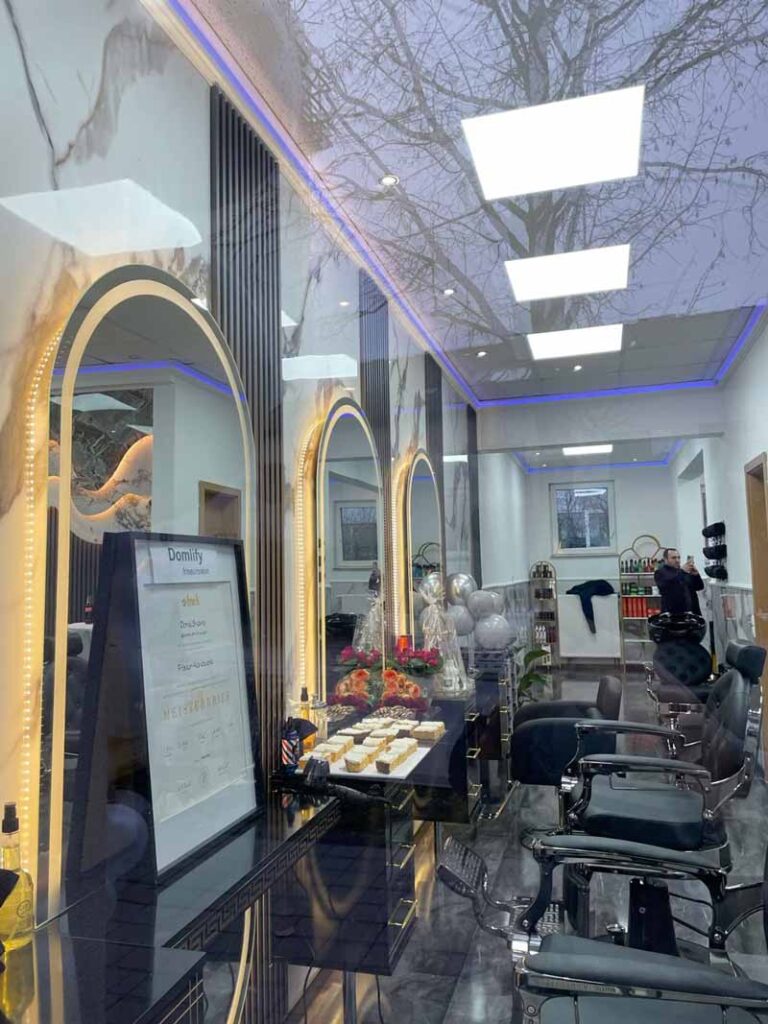 نوع آینه آرایشگاه گنبدی شکل چراغ دار مدل بدون قاب