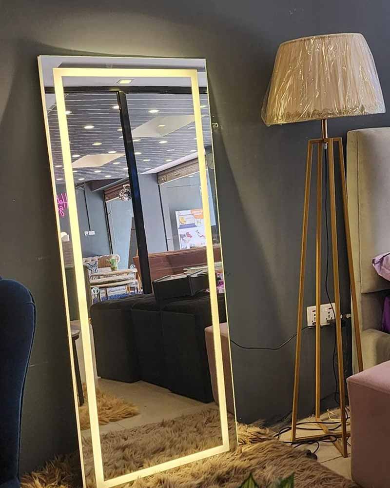 آینه لامپی قدی