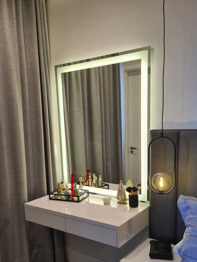 عکس آینه میکاپ