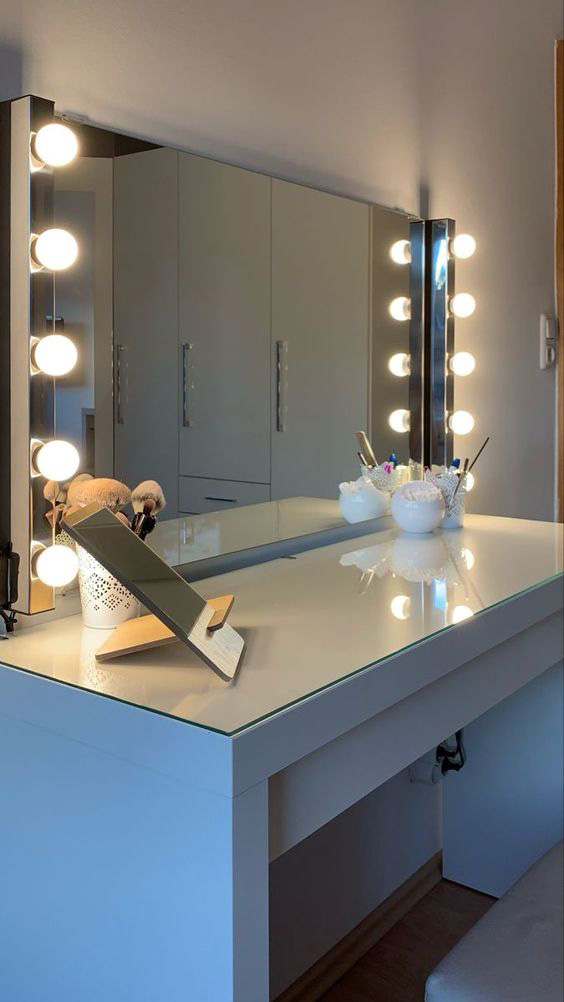 مدل آینه آرایشگاه هالیوودی آفتابی