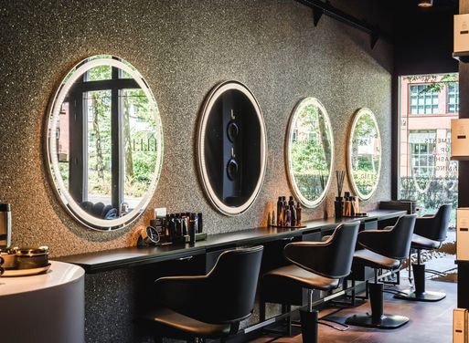 آینه مدرن آرایشگاه مردانه