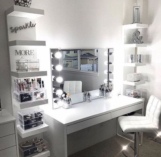 آینه متحرک برای سالن آرایش