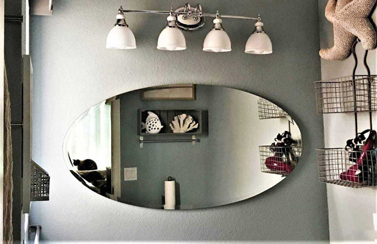 آینه آرایشی دیواری