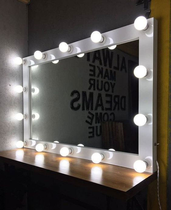 آینه گریم لامپی