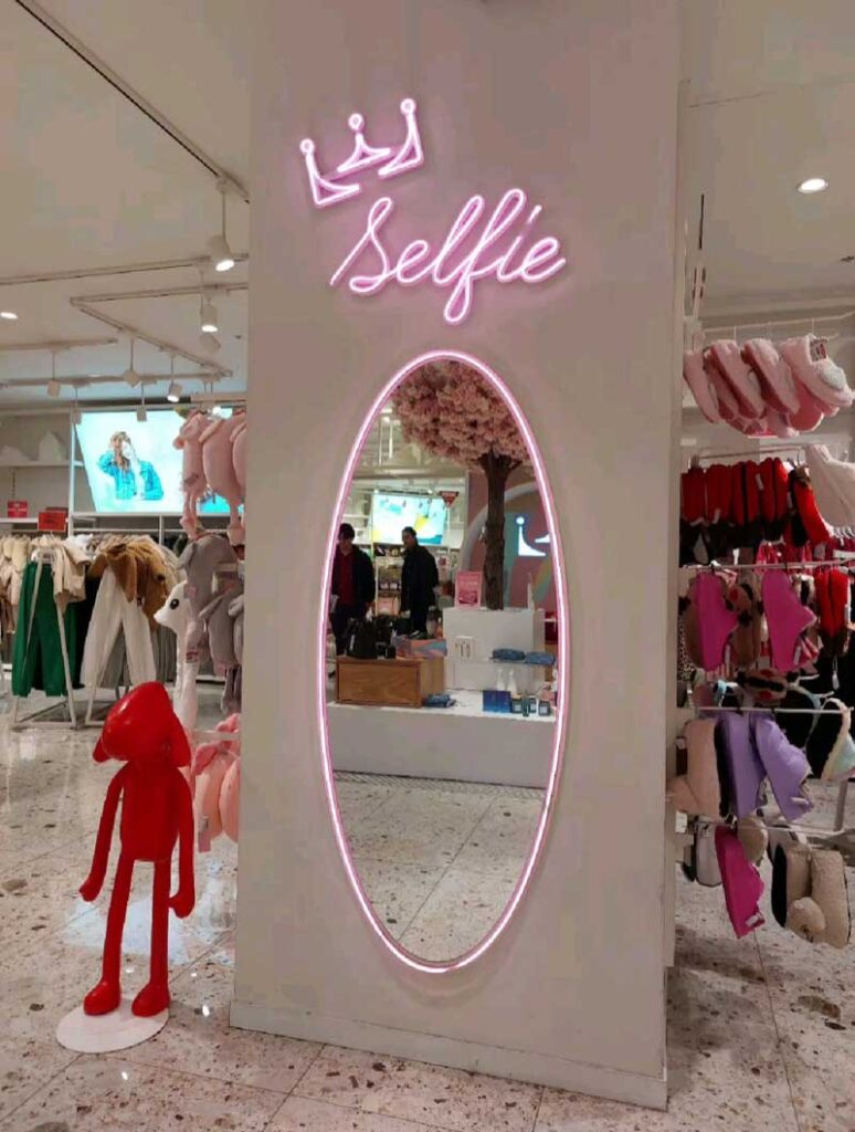 آینه قدی نور دار برای مزون