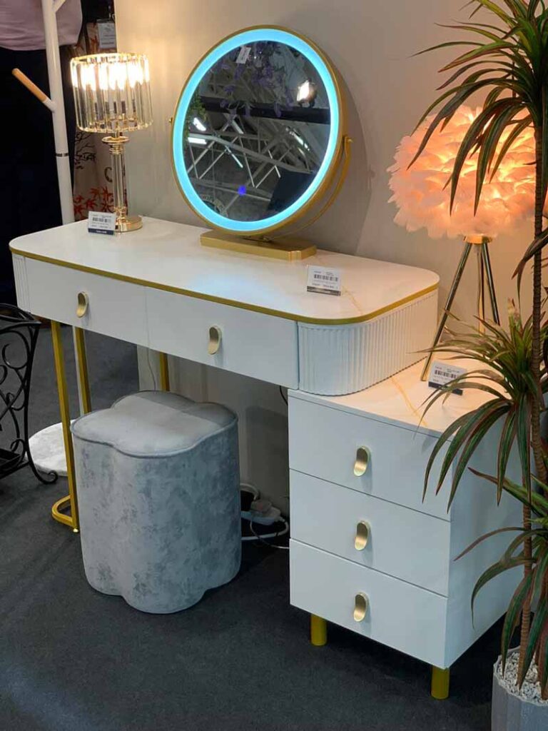 آینه گریم چراغ‌دار