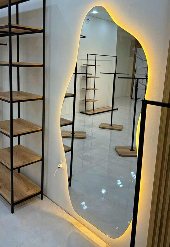 آینه برای فروشگاه لباس