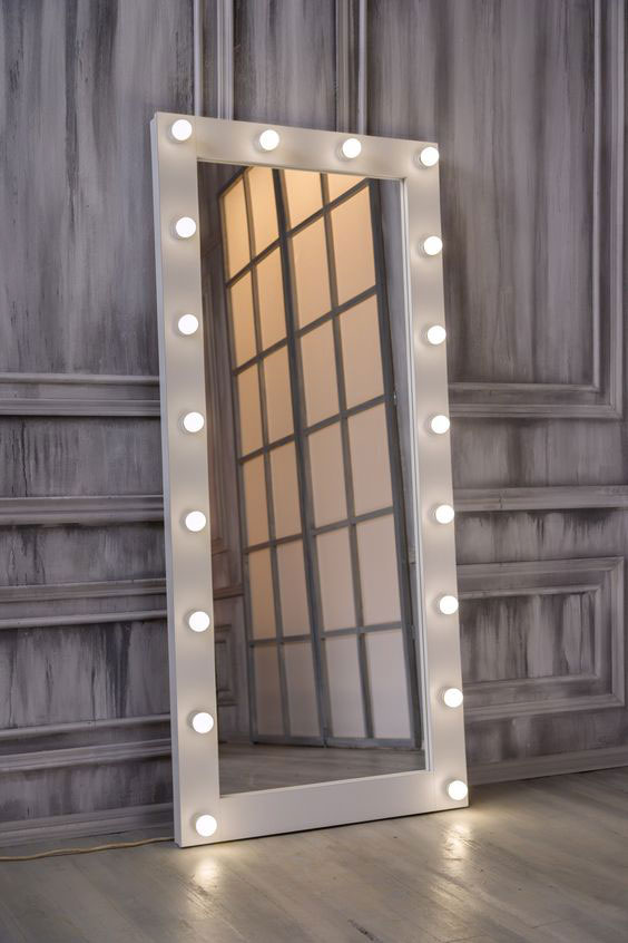 آینه قدی هالیوودی