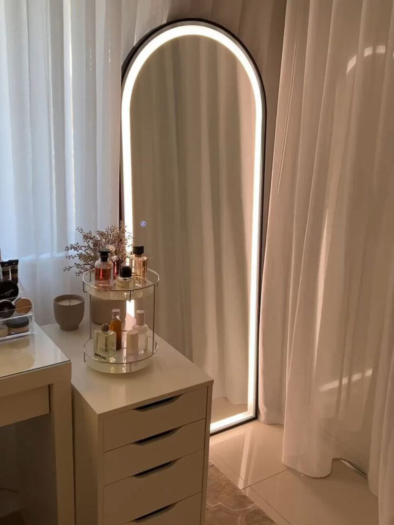 آینه چراغدار لمسی