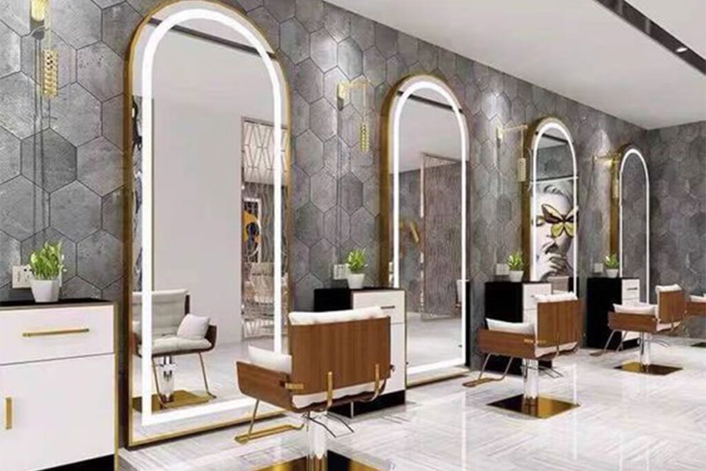 آینه آرایشگاه با نورپردازی
